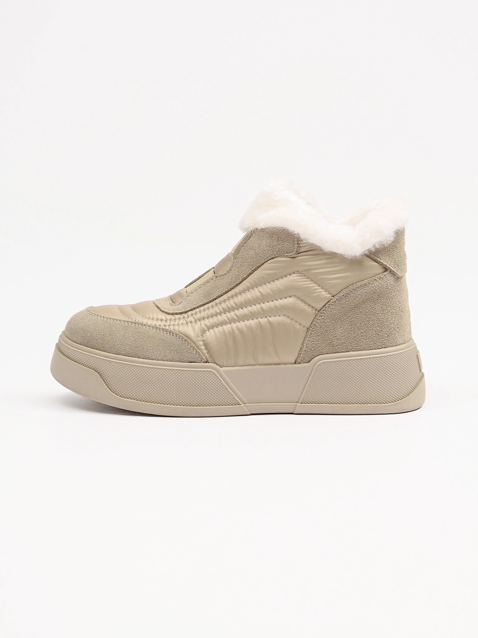 Дутики комбинированные бежевого цвета на средней платформе